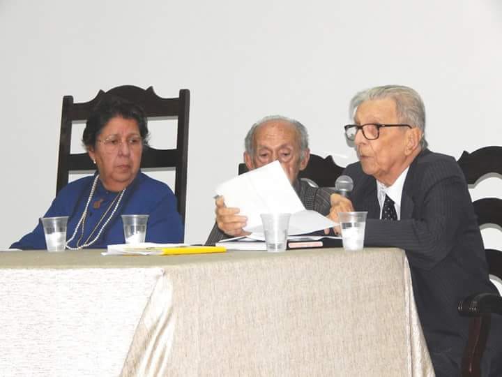 images/homenagens_centenario/academia_pernambucana_letras/02.jpeg